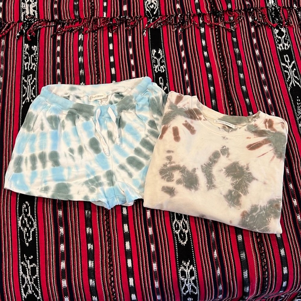 Lucky Brand Shorts (Size S) and Sweatshirt (Size M) Bundle
